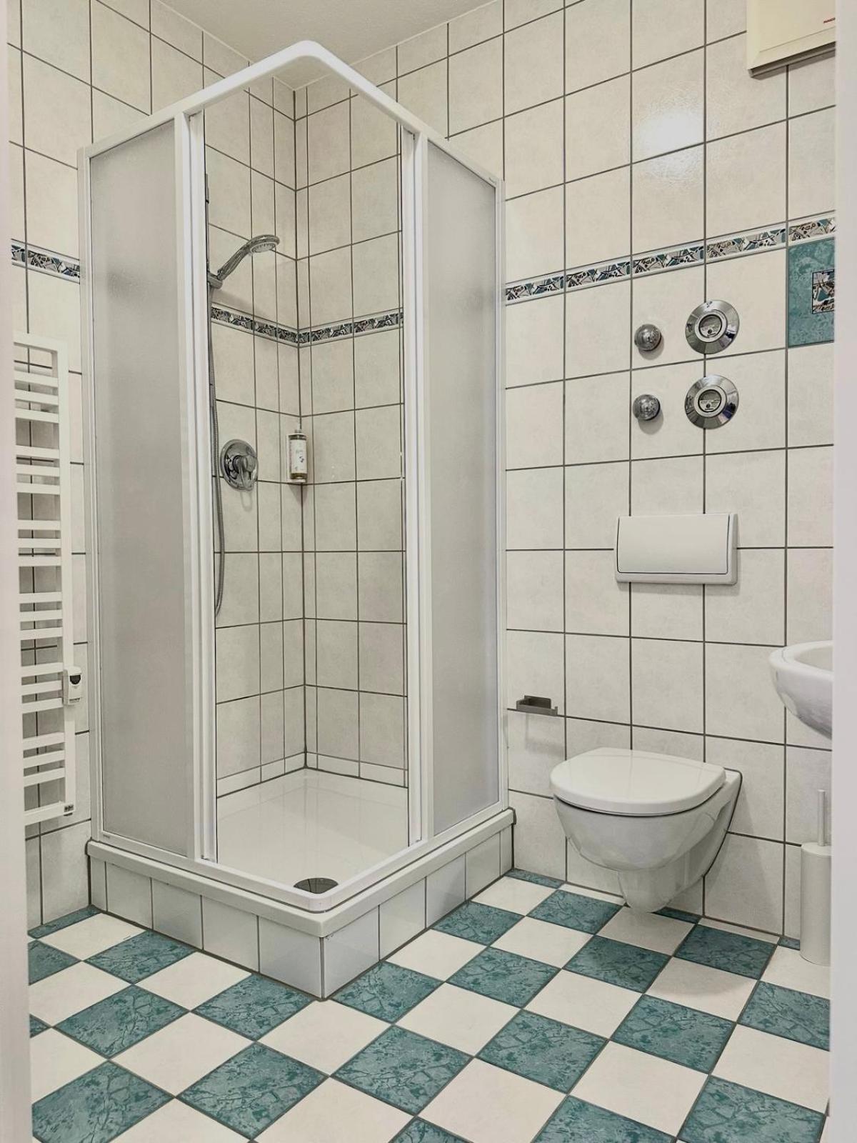 Raha Apartments - Modernes Studio-Apartment - Hbf - Gratis Parkplatz Erfurt Eksteriør bilde