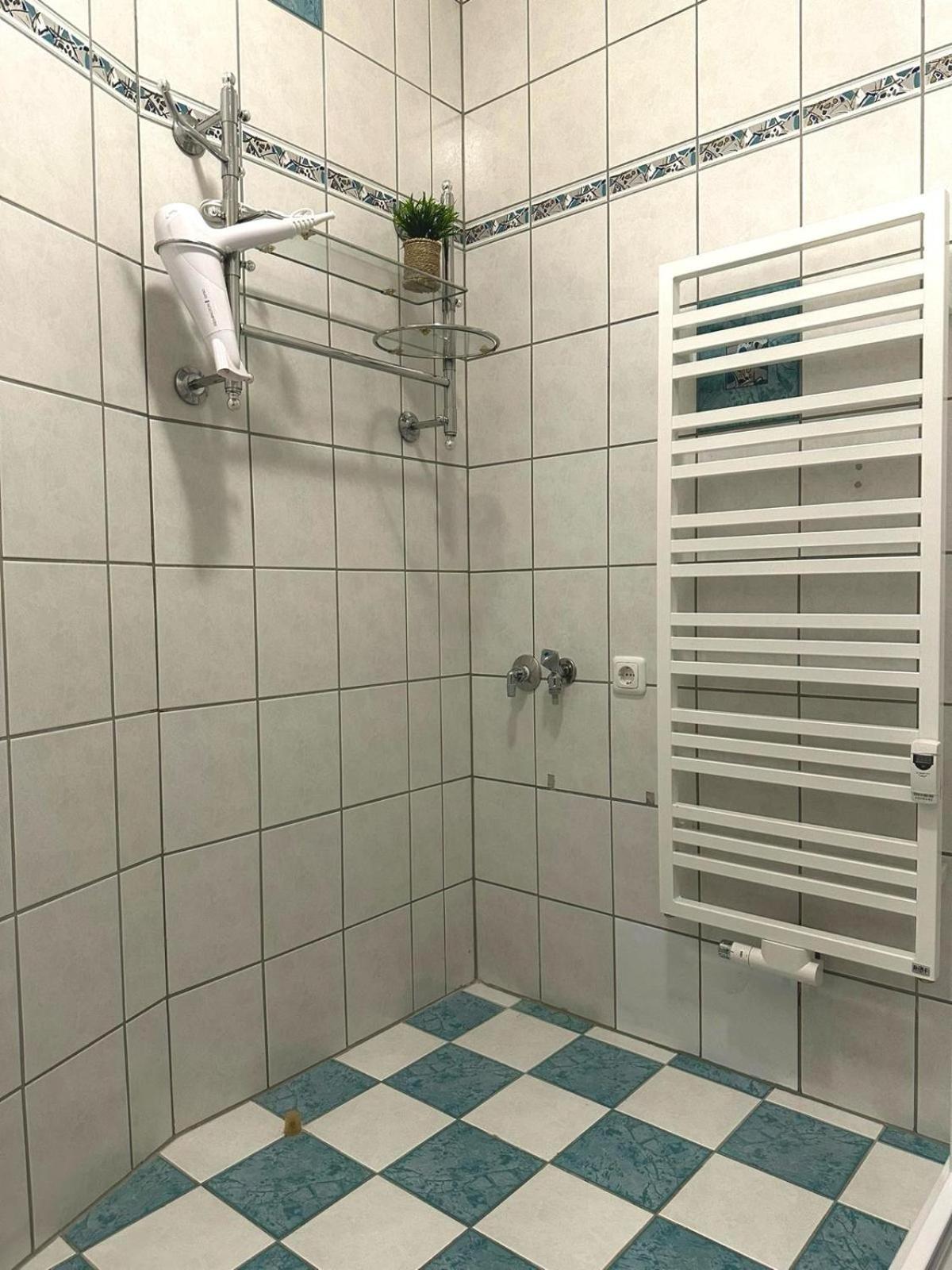 Raha Apartments - Modernes Studio-Apartment - Hbf - Gratis Parkplatz Erfurt Eksteriør bilde