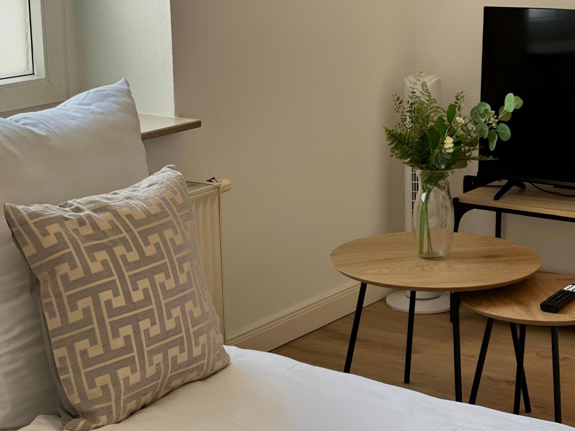 Raha Apartments - Modernes Studio-Apartment - Hbf - Gratis Parkplatz Erfurt Eksteriør bilde