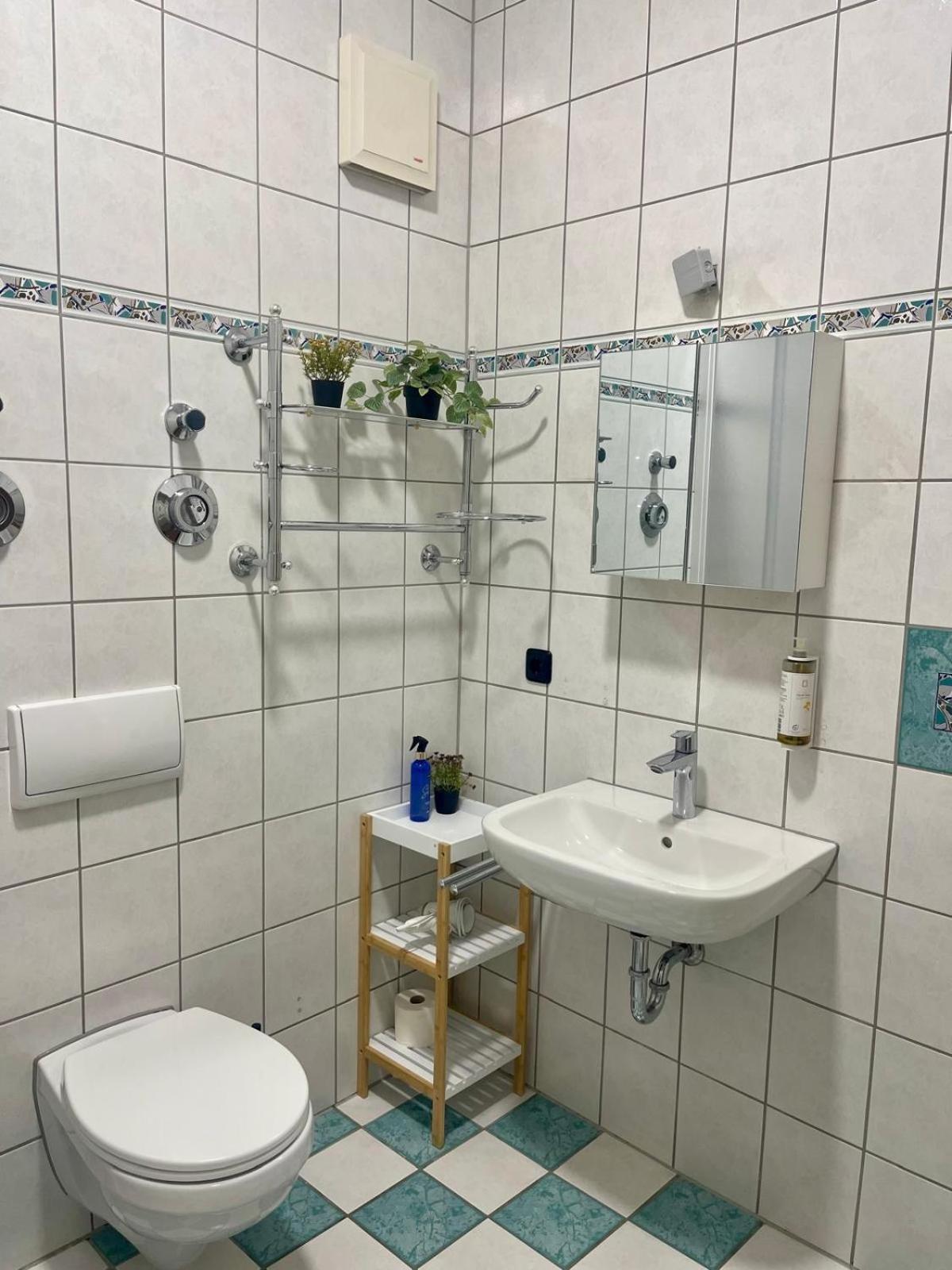 Raha Apartments - Modernes Studio-Apartment - Hbf - Gratis Parkplatz Erfurt Eksteriør bilde