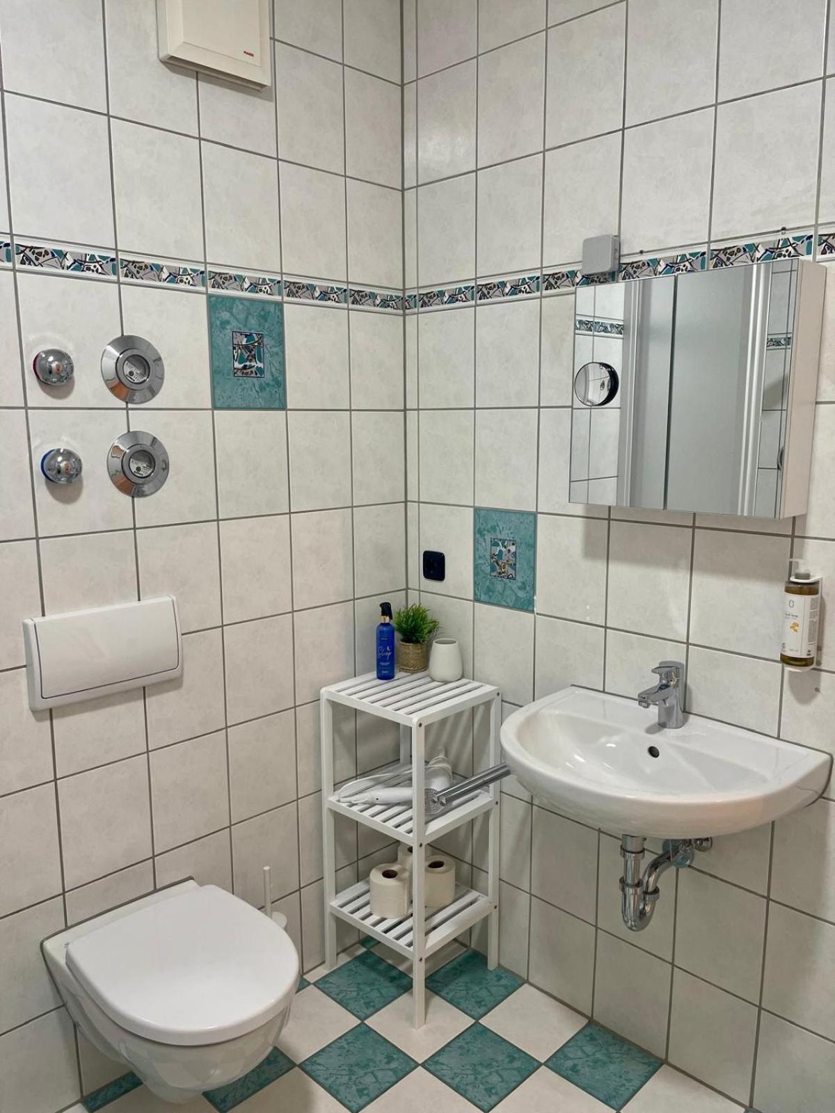 Raha Apartments - Modernes Studio-Apartment - Hbf - Gratis Parkplatz Erfurt Eksteriør bilde