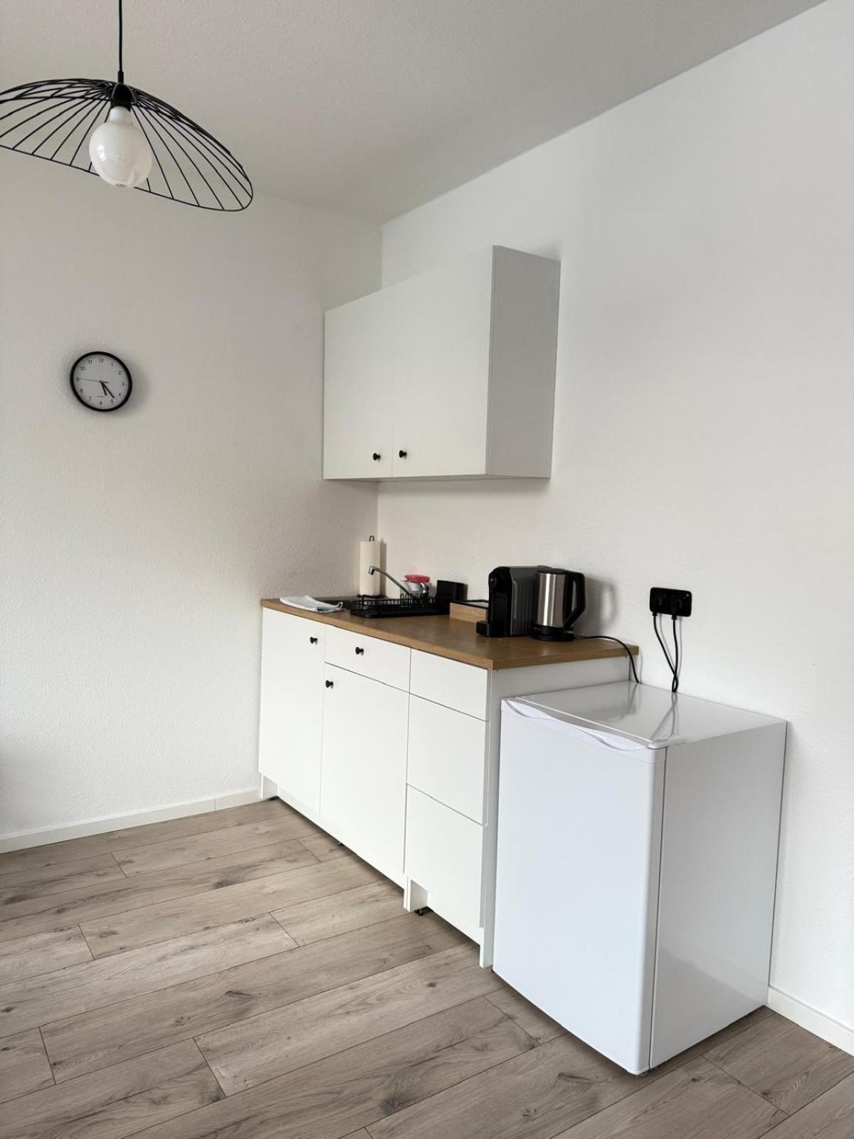 Raha Apartments - Modernes Studio-Apartment - Hbf - Gratis Parkplatz Erfurt Eksteriør bilde