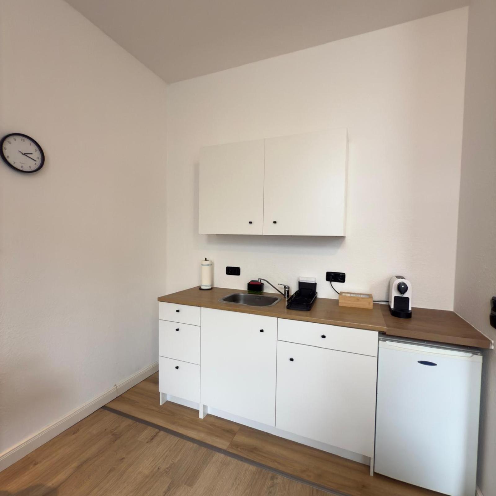 Raha Apartments - Modernes Studio-Apartment - Hbf - Gratis Parkplatz Erfurt Eksteriør bilde
